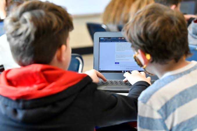 ChatGPT for Students guide covering AI study assistance, homework help, research, exam preparation, note-taking, writing, coding, and productivity.